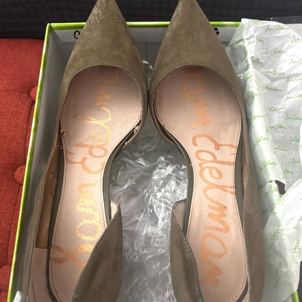 Sam Edelman Women's Suede Heels
**GENTLY WORN/USED**